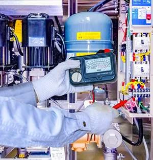 給水ポンプの電気系統の基盤